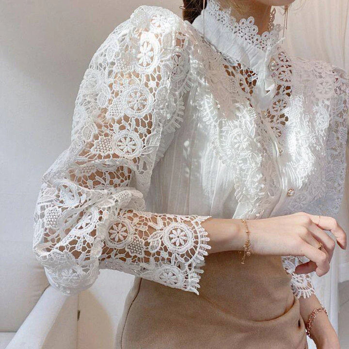 Blouse à col haut avec fleurs