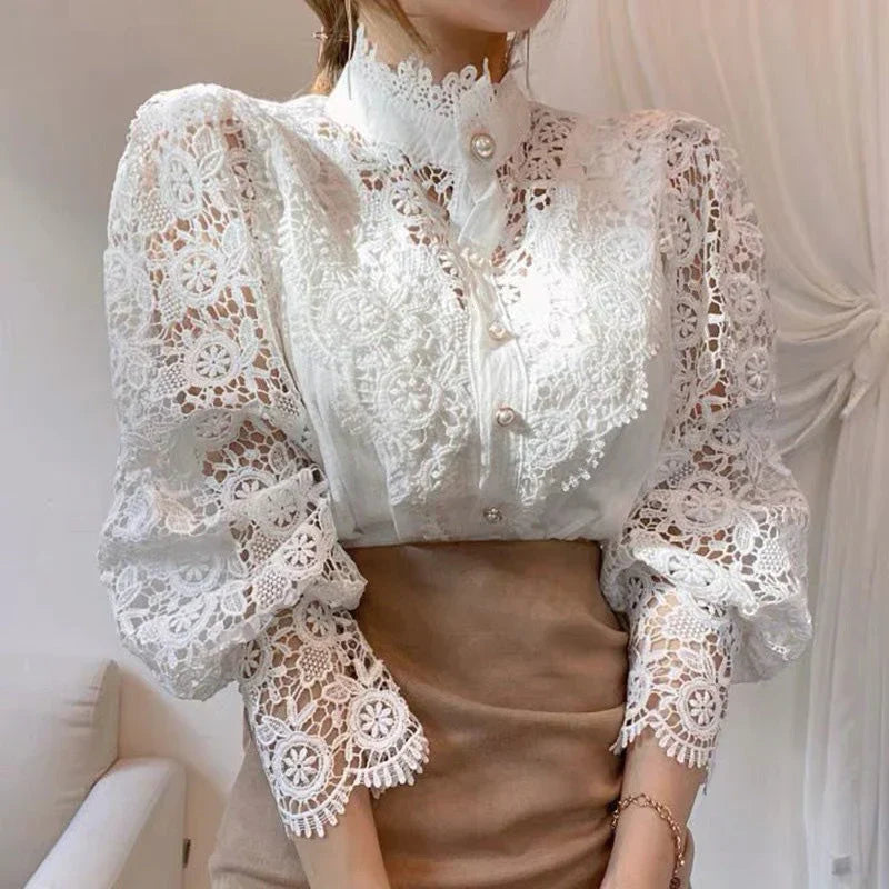 Blouse à col haut avec fleurs