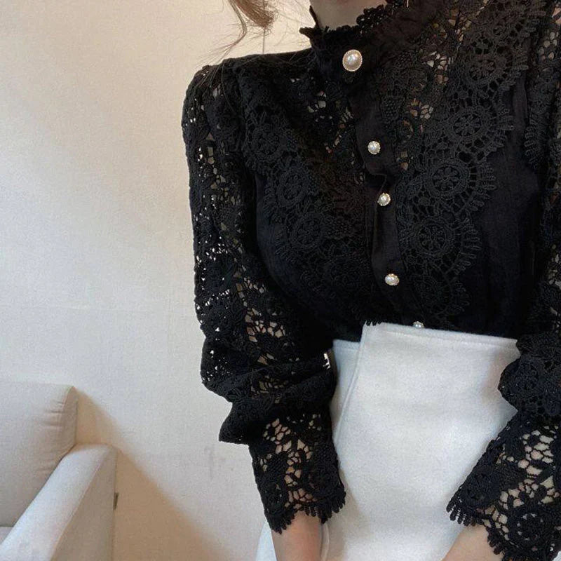 Blouse à col haut avec fleurs