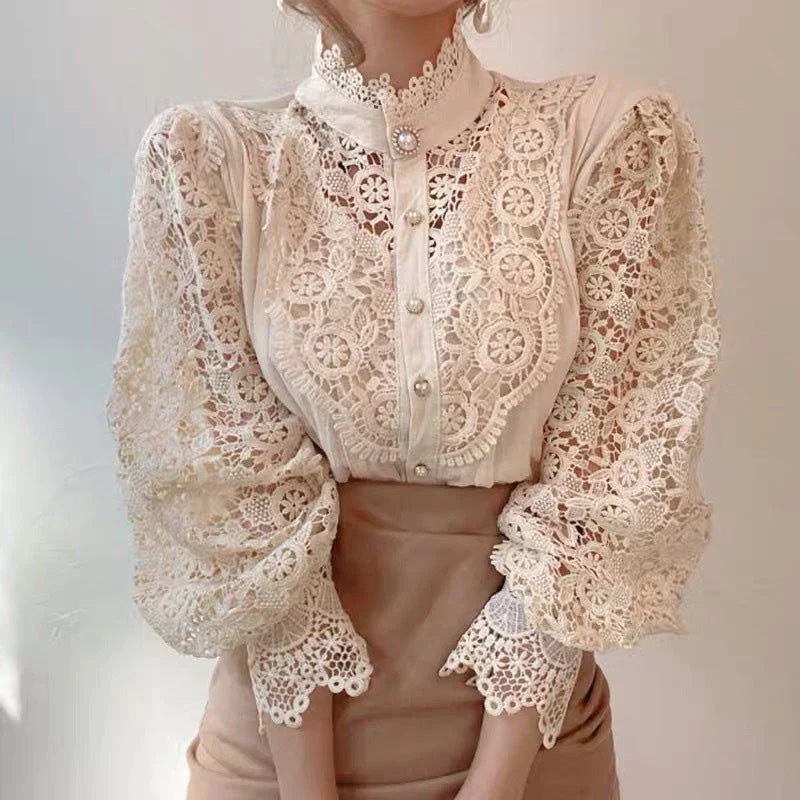 Blouse à col haut avec fleurs