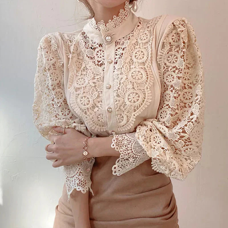 Blouse à col haut avec fleurs