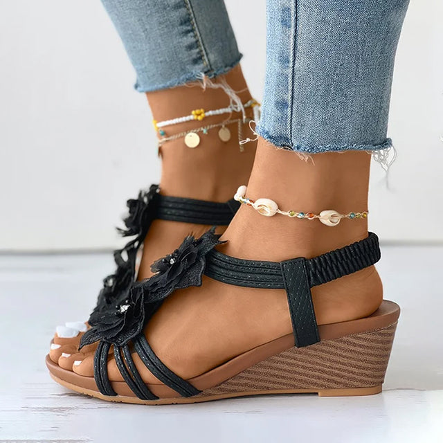 Sandales à talons avec décoration florale