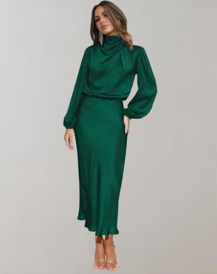 Robe en satin à manches longues