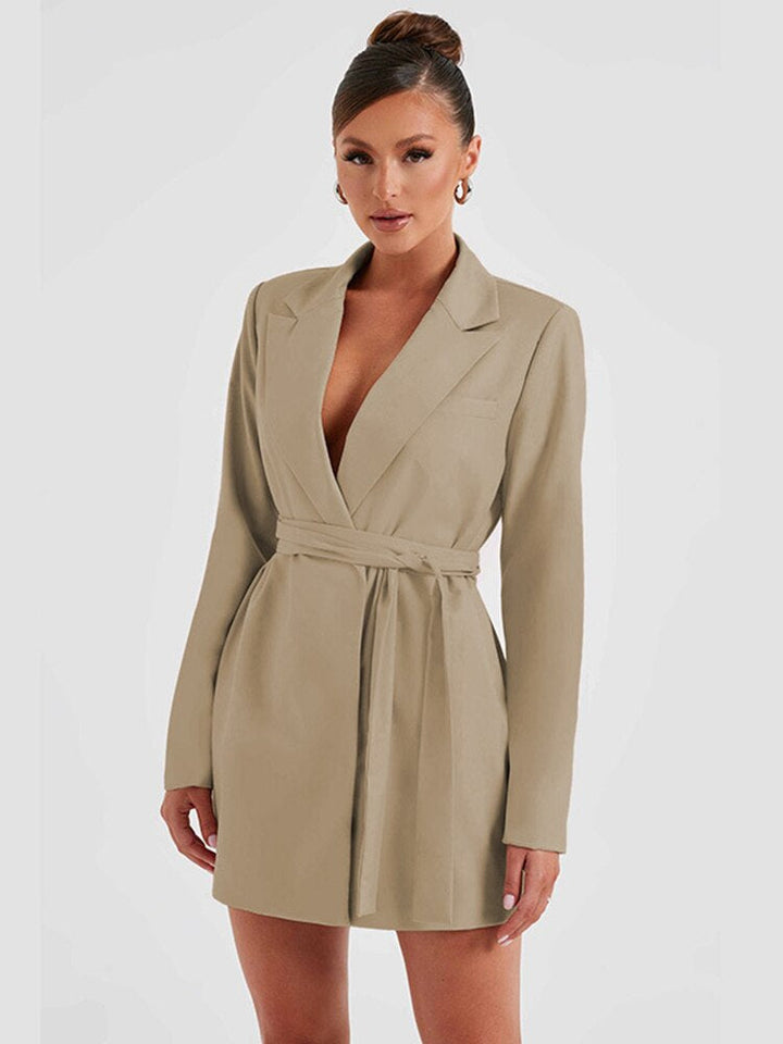 Robe blazer noire avec décolleté en V