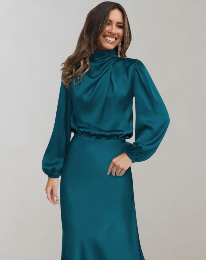 Robe en satin à manches longues