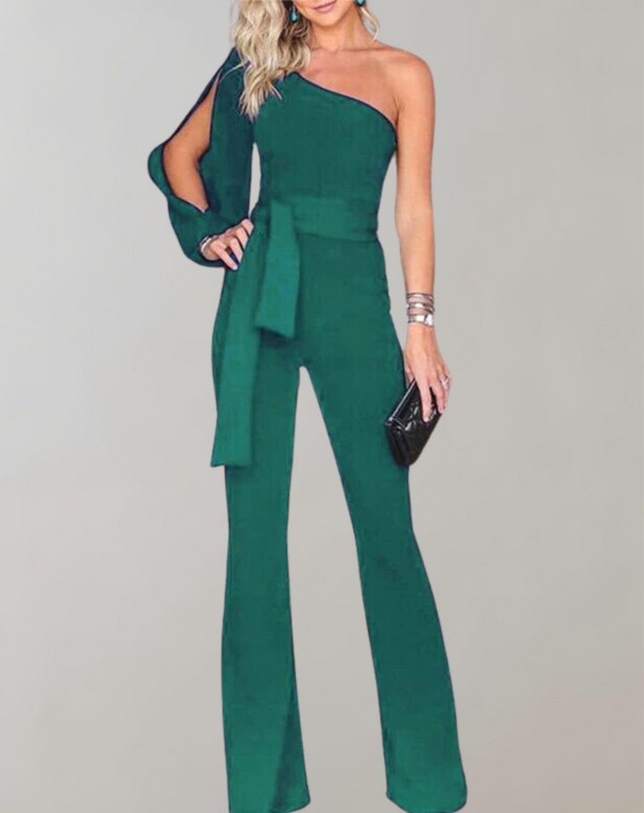 Combinaison luxueuse avec ceinture à nœud et détails scintillants