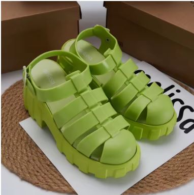 Plateforme avec bout fermé