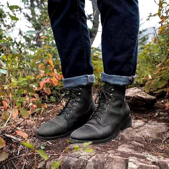 – Bottes à lacets pour hommes