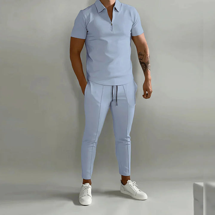 Ensemble élégant pour hommes composé d'un polo et d'un pantalon chic
