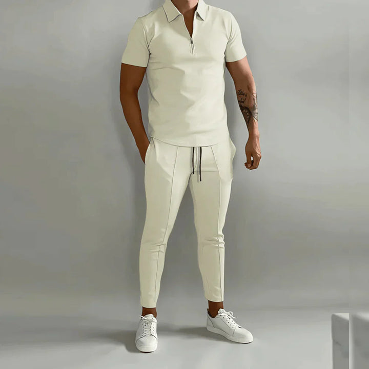 Ensemble élégant pour hommes composé d'un polo et d'un pantalon chic