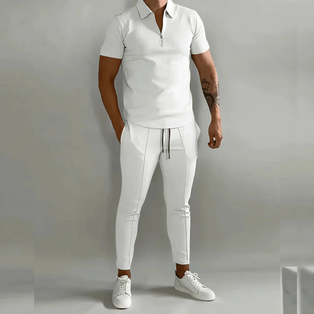 Ensemble élégant pour hommes composé d'un polo et d'un pantalon chic