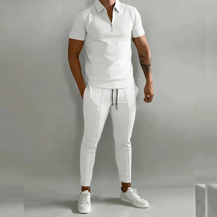 Ensemble élégant pour hommes composé d'un polo et d'un pantalon chic