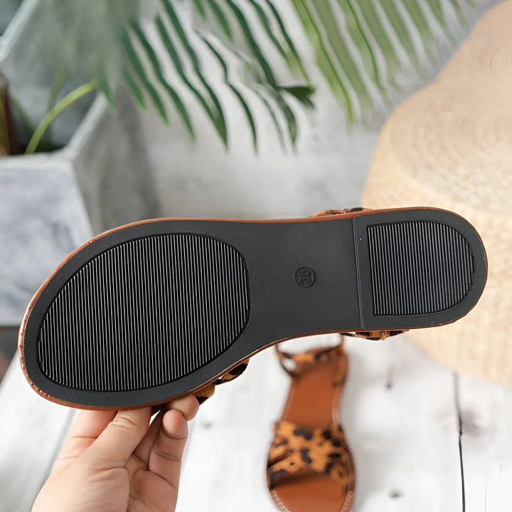 Sandales plates à motif léopard