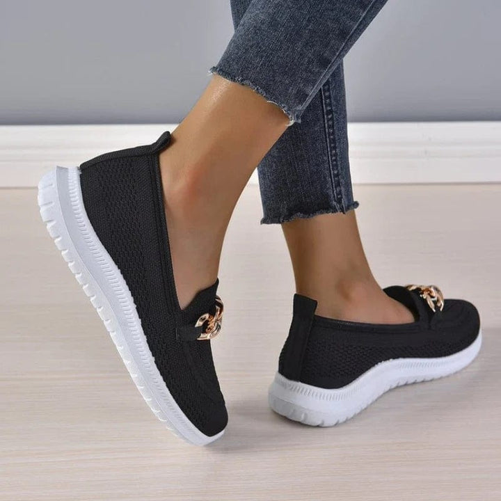 et des chaussures orthopédiques confortables – Carly