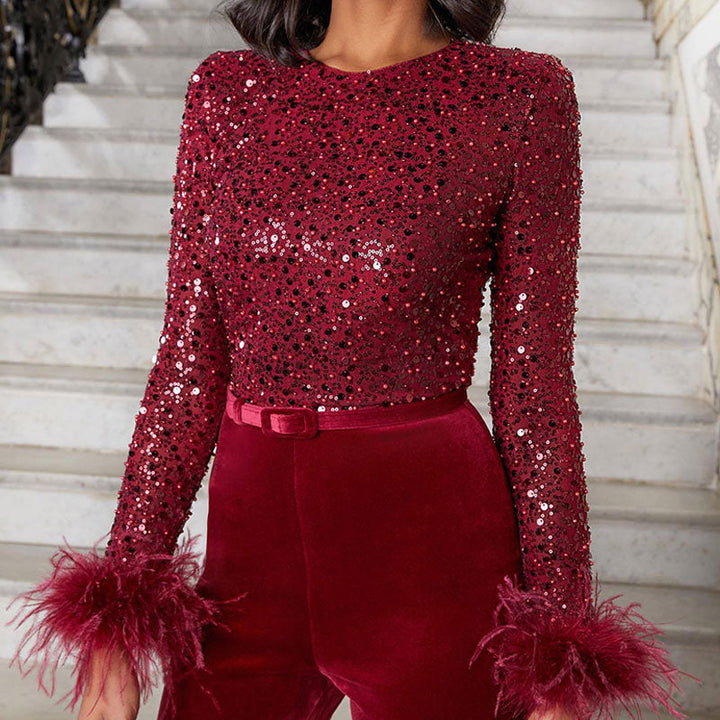 Combinaison avec paillettes et plumes