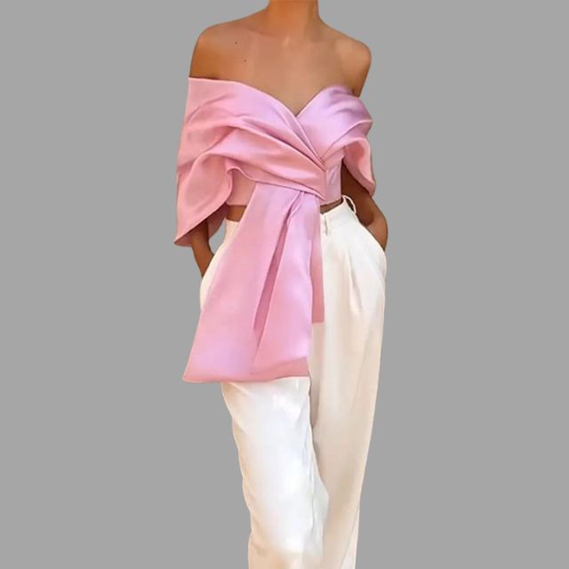 Haut en satin luxueux sans épaules avec un nœud dramatique