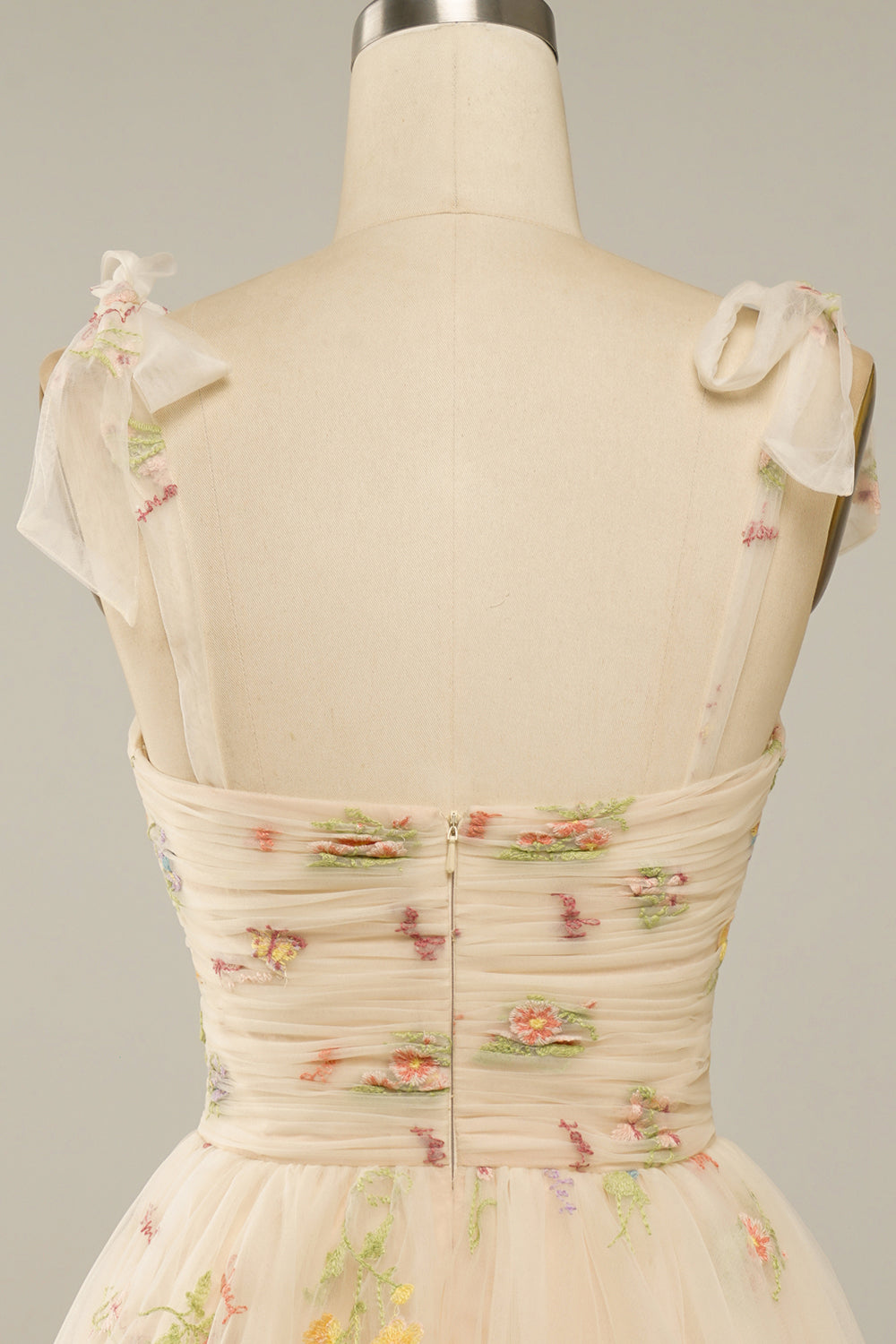 Robe de bal haut de gamme en tulle brodé