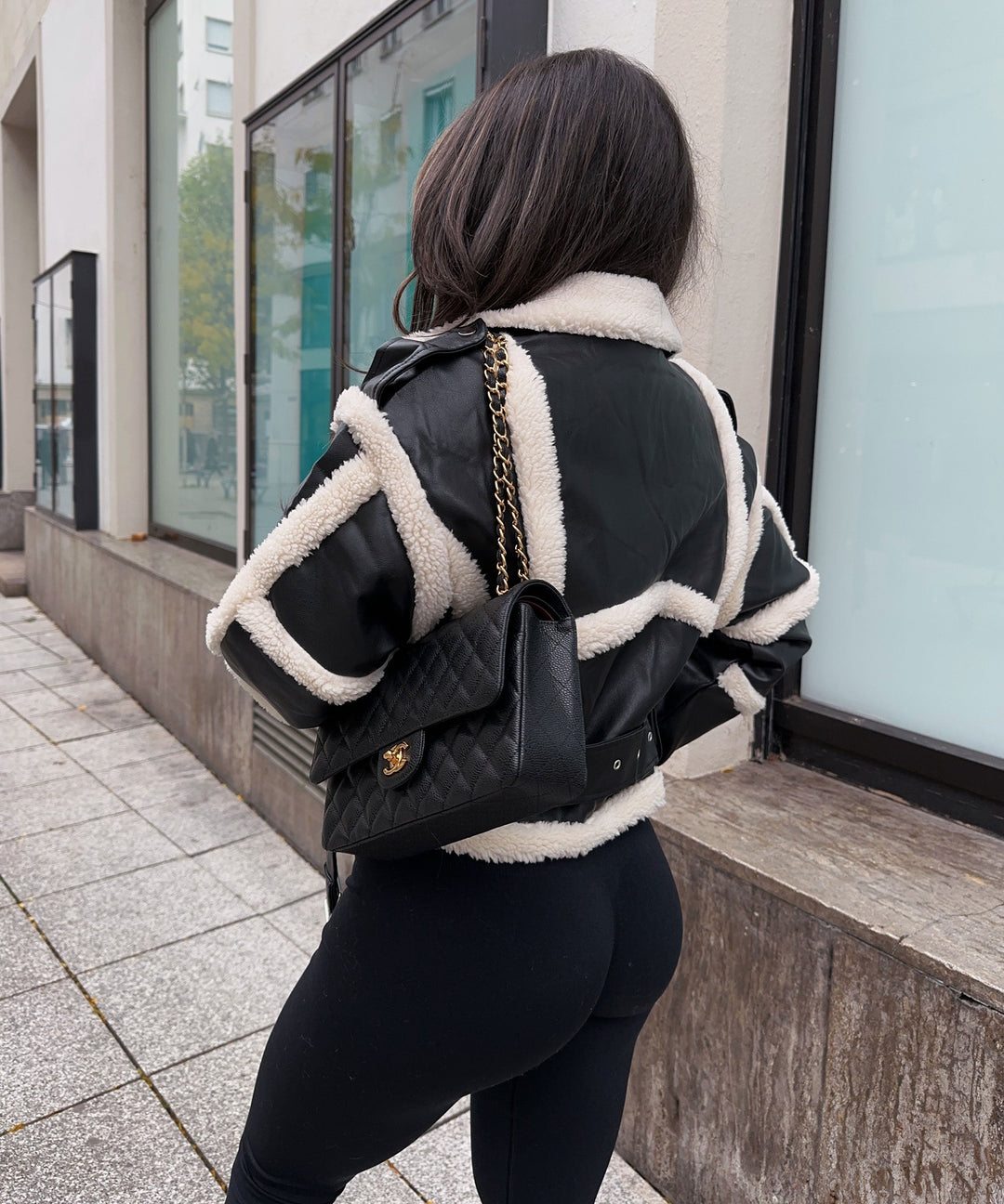 Daria en fausse fourrure noire