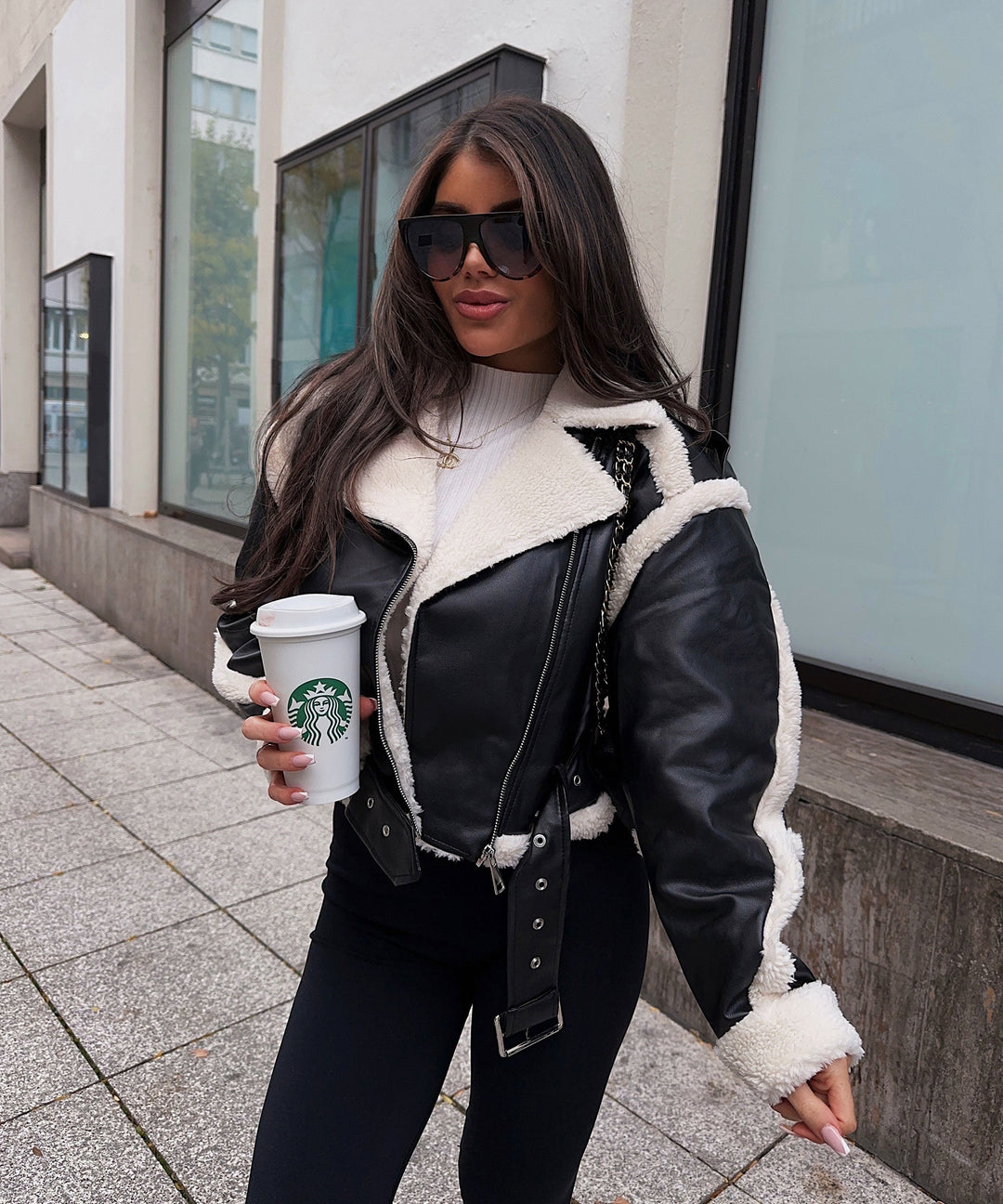 Daria en fausse fourrure noire