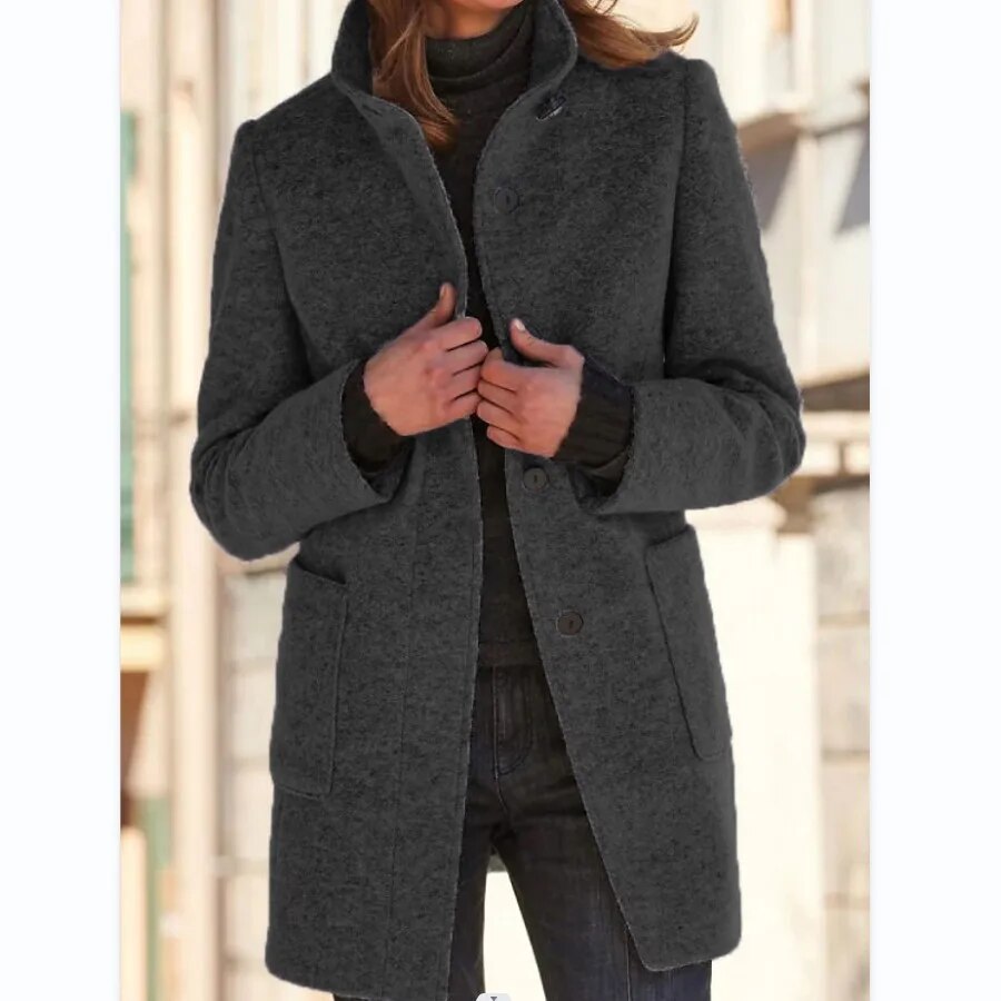 Manteau gris avec col montant et poches